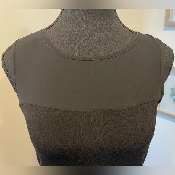 Banana Republic Black Sleeveless Keyhole Top With Sheer Yoke EUC - Picture 5 of 11